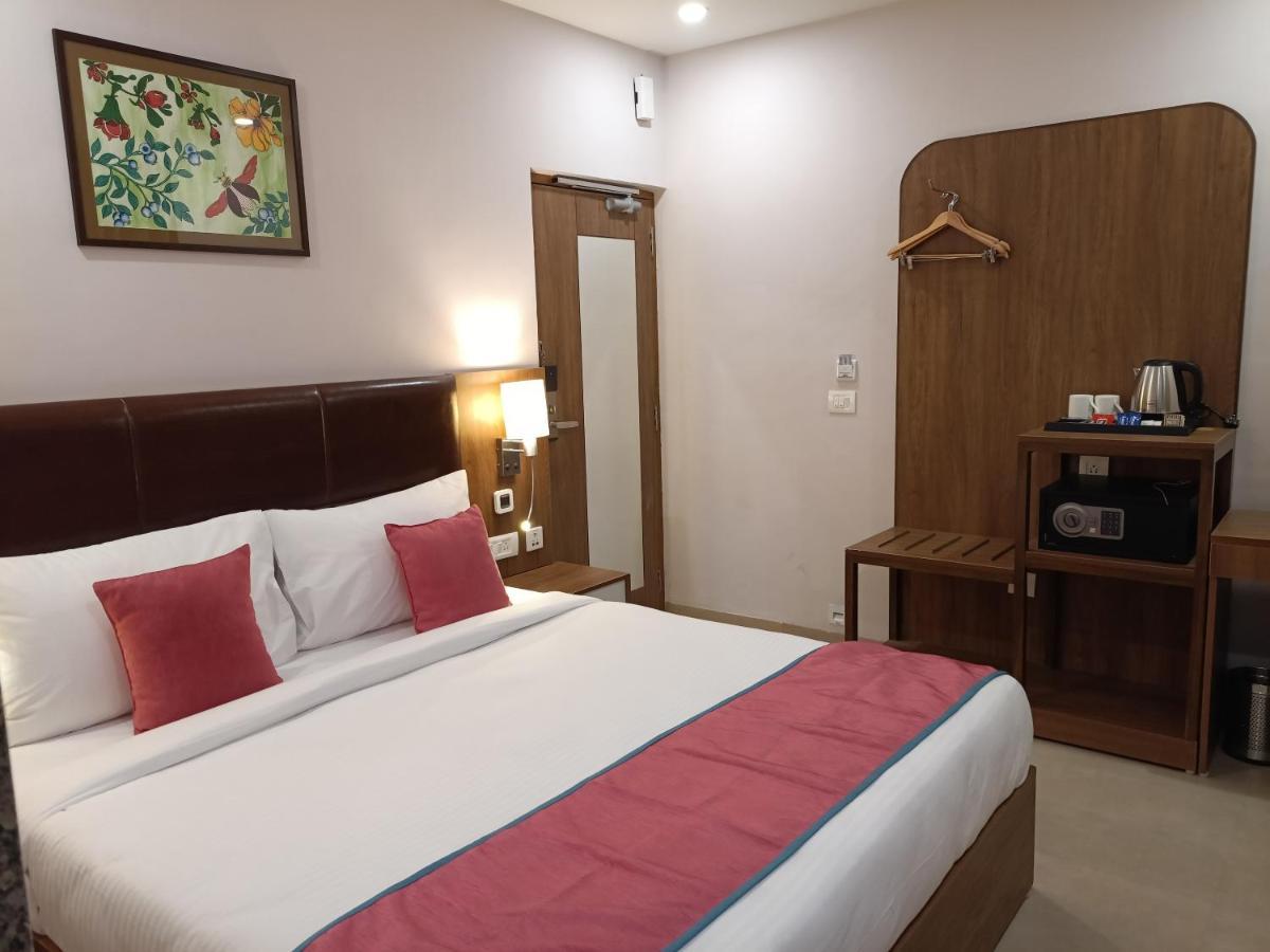 The Beacon Hotel Vadodara Bagian luar foto