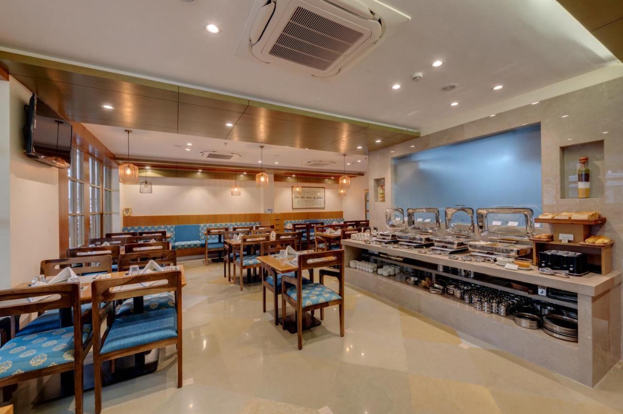 The Beacon Hotel Vadodara Bagian luar foto