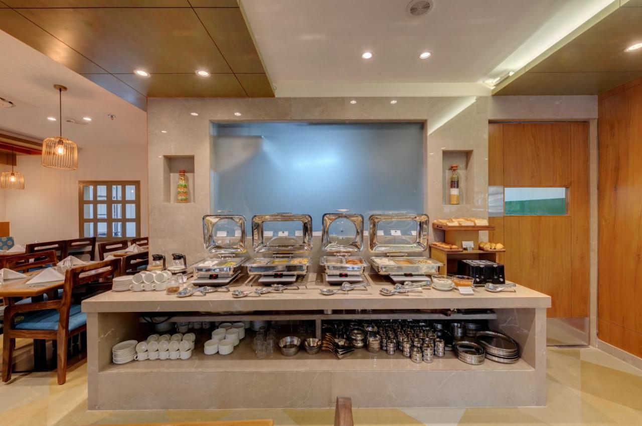 The Beacon Hotel Vadodara Bagian luar foto