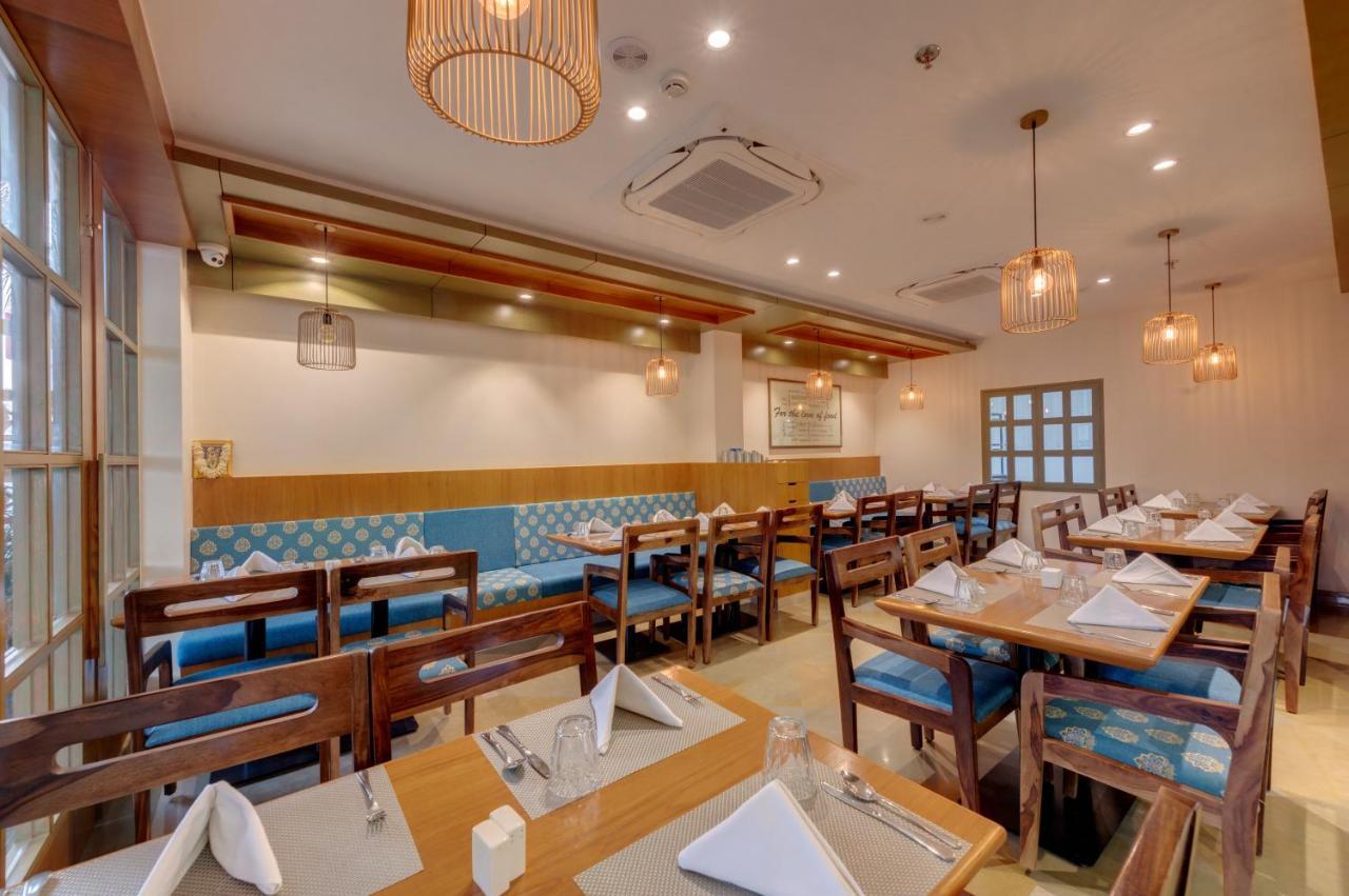 The Beacon Hotel Vadodara Bagian luar foto