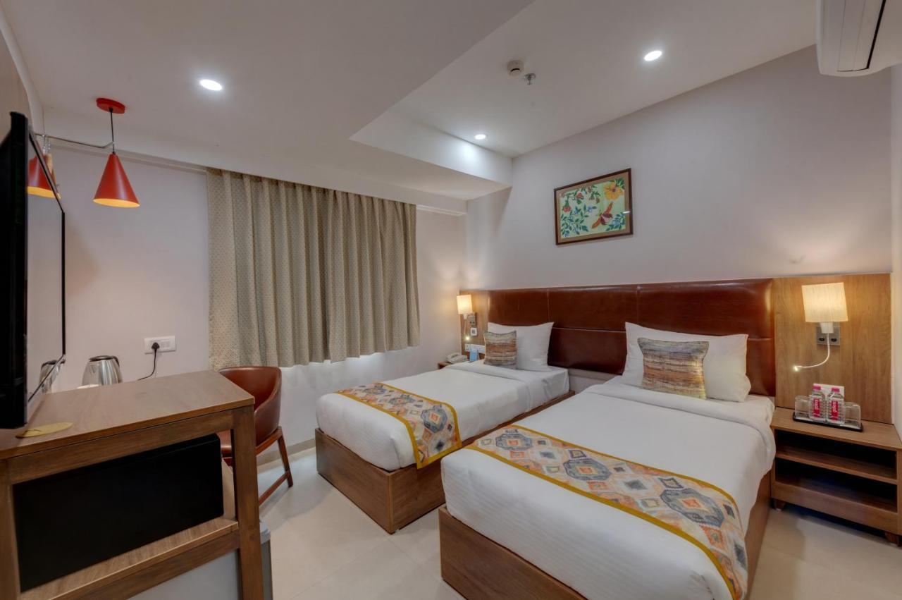 The Beacon Hotel Vadodara Bagian luar foto