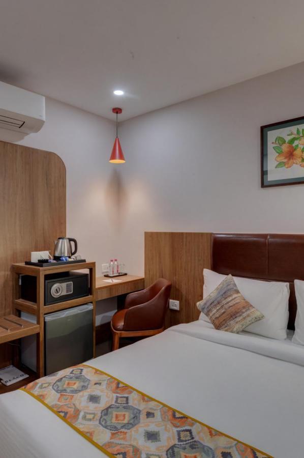 The Beacon Hotel Vadodara Bagian luar foto