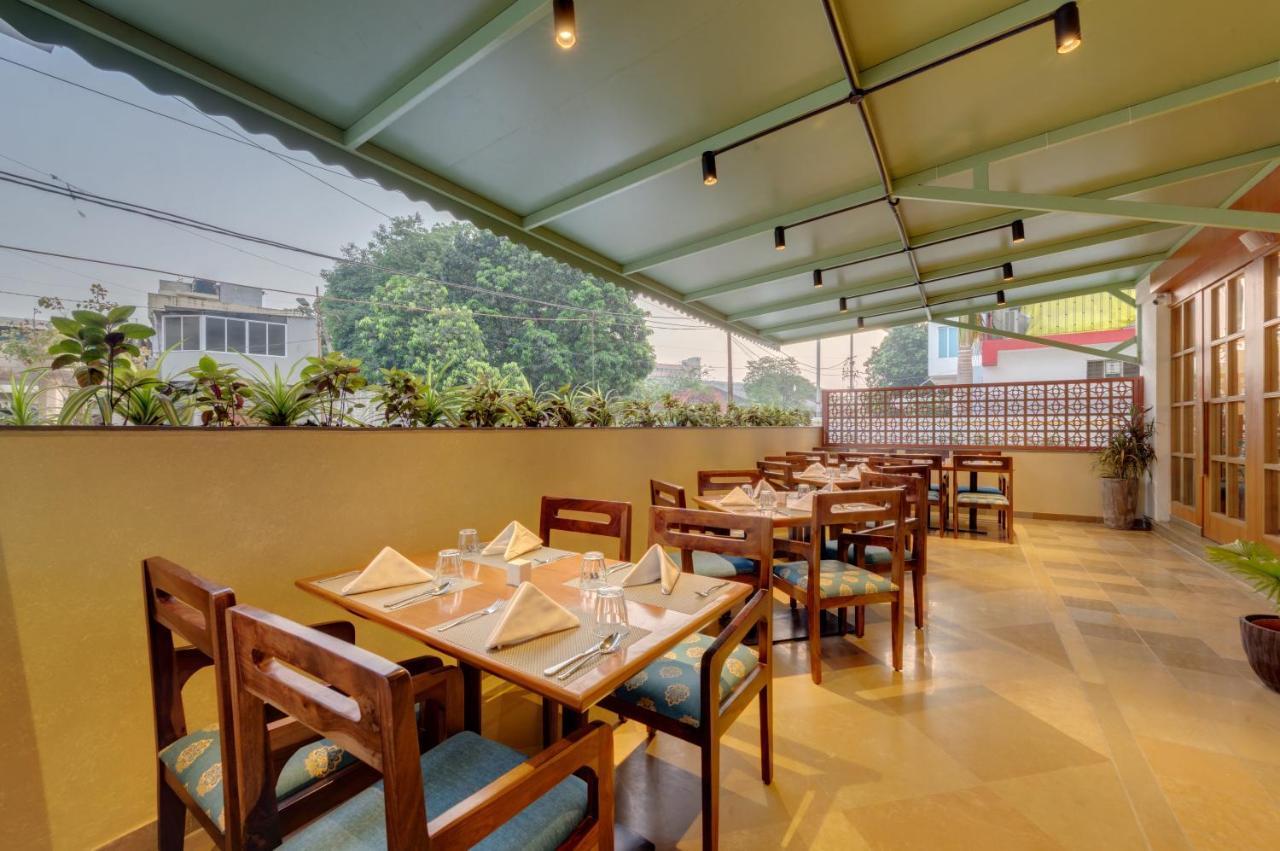 The Beacon Hotel Vadodara Bagian luar foto