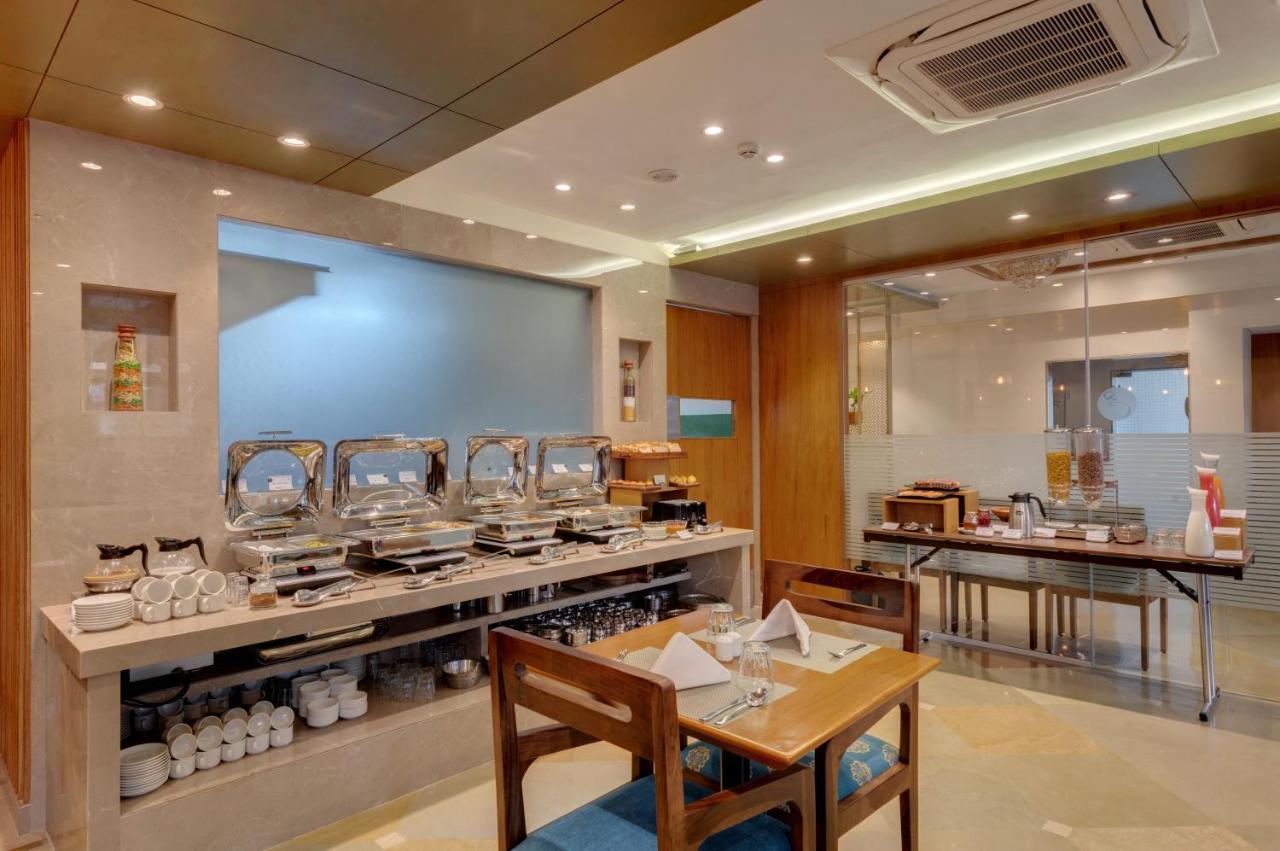 The Beacon Hotel Vadodara Bagian luar foto