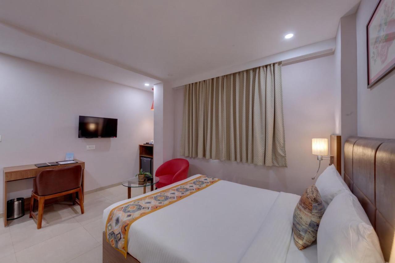 The Beacon Hotel Vadodara Bagian luar foto