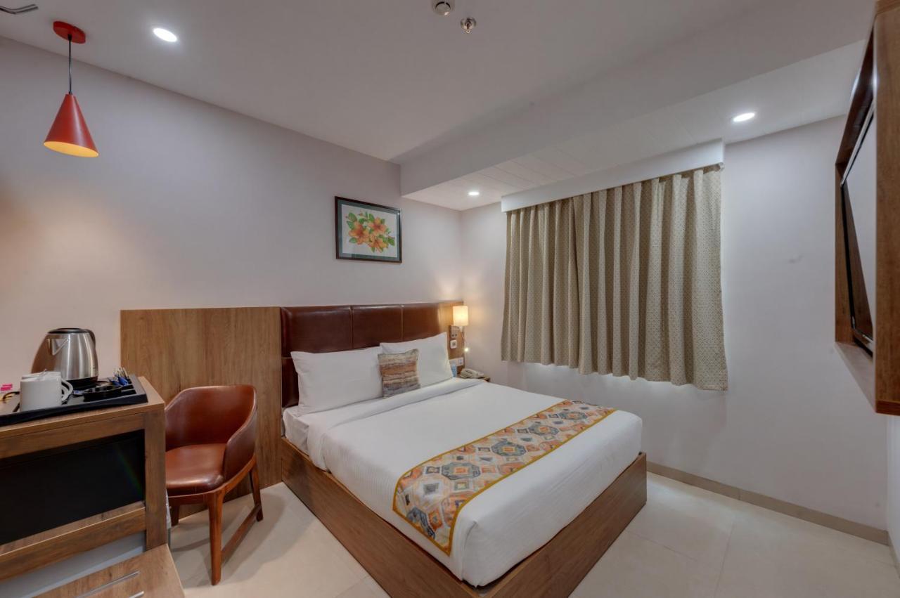 The Beacon Hotel Vadodara Bagian luar foto
