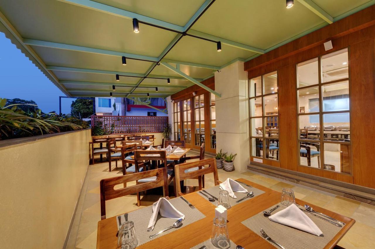 The Beacon Hotel Vadodara Bagian luar foto