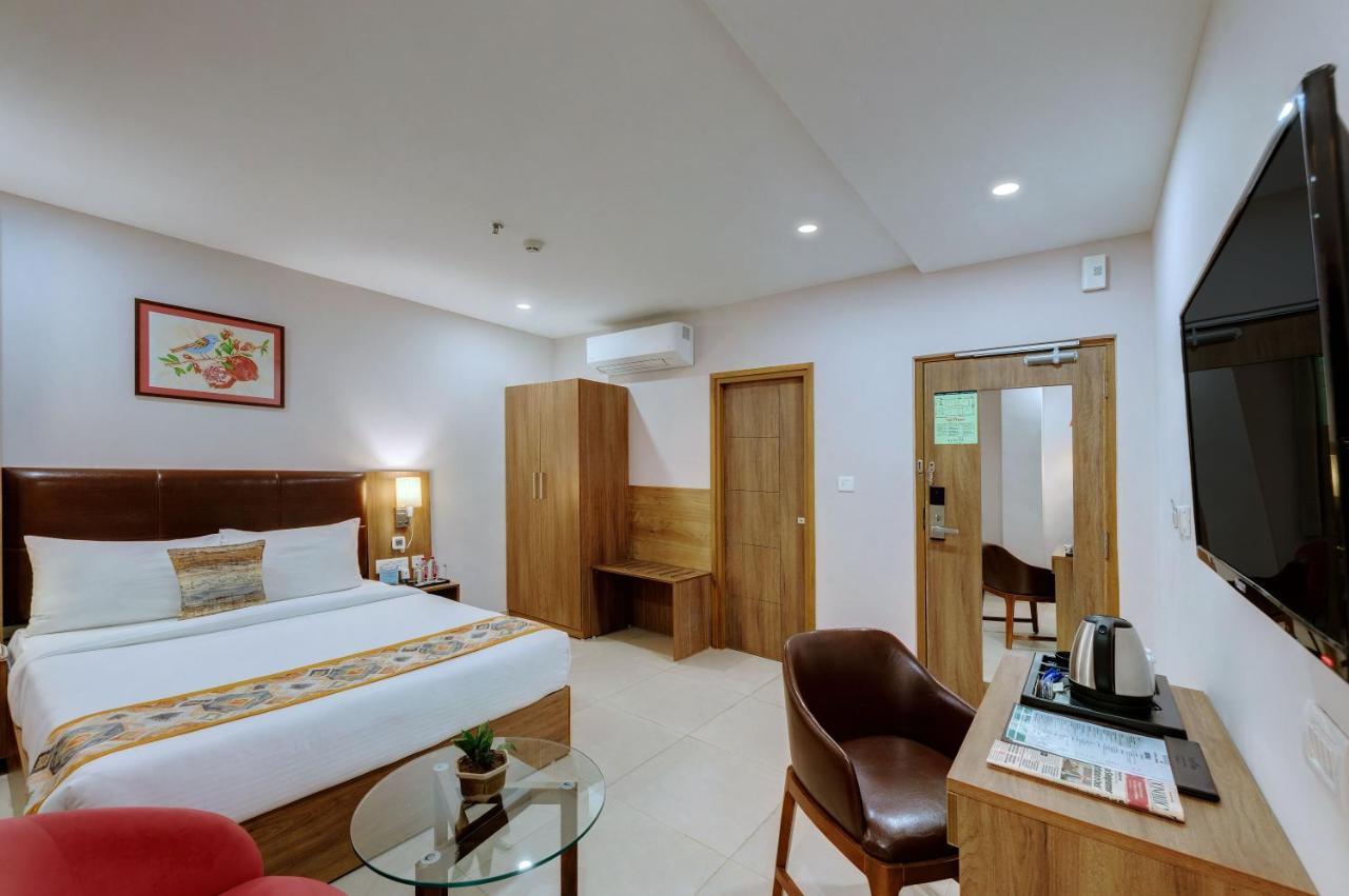 The Beacon Hotel Vadodara Bagian luar foto